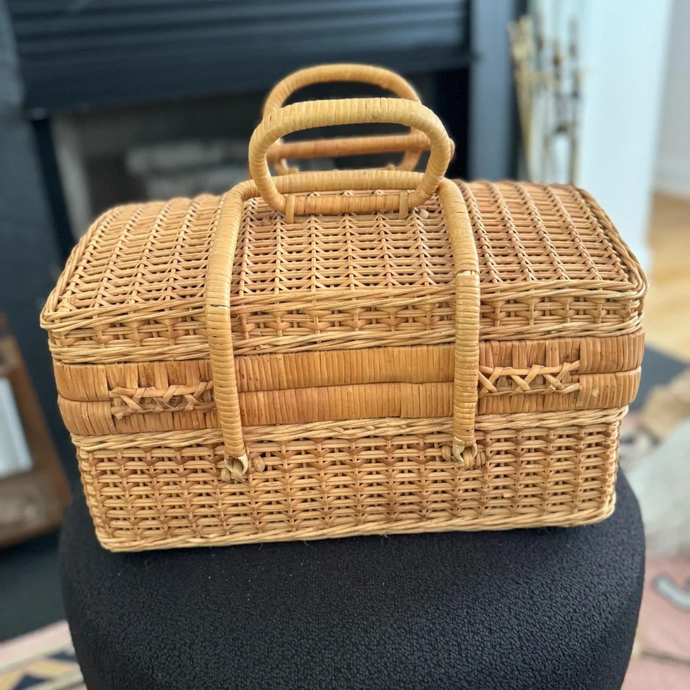 Vintage Wicker Picnic Basket